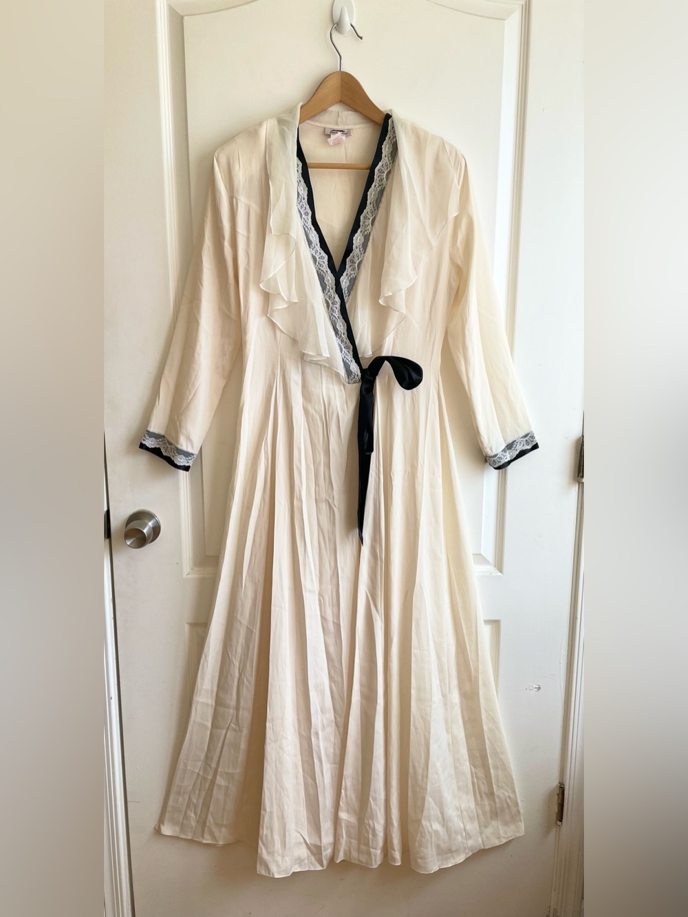 Vtg Dressing Gown Robe Black Cream Lace Sz S Victorian Edwardian Dreamy